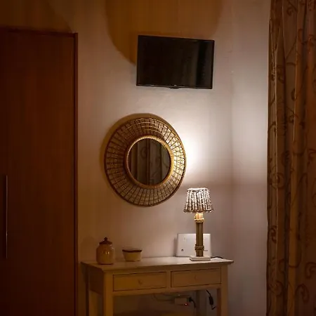 Madalena's Summer House * Adámasz