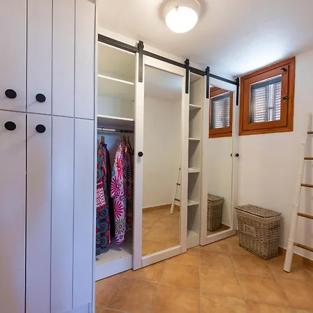 Madalena's Summer House Adamantas (Milos)