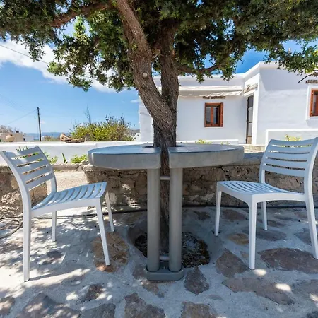 Madalena's Summer House * Adamantas (Milos)